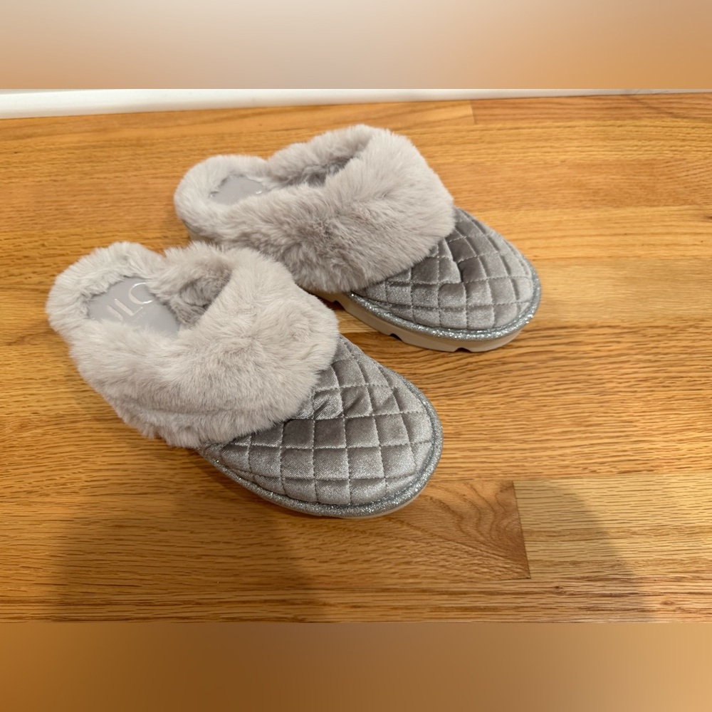 New JLo (Jennifer Lopez) Silver Gray Corenne Fur Lined Slippers Sz 7.5